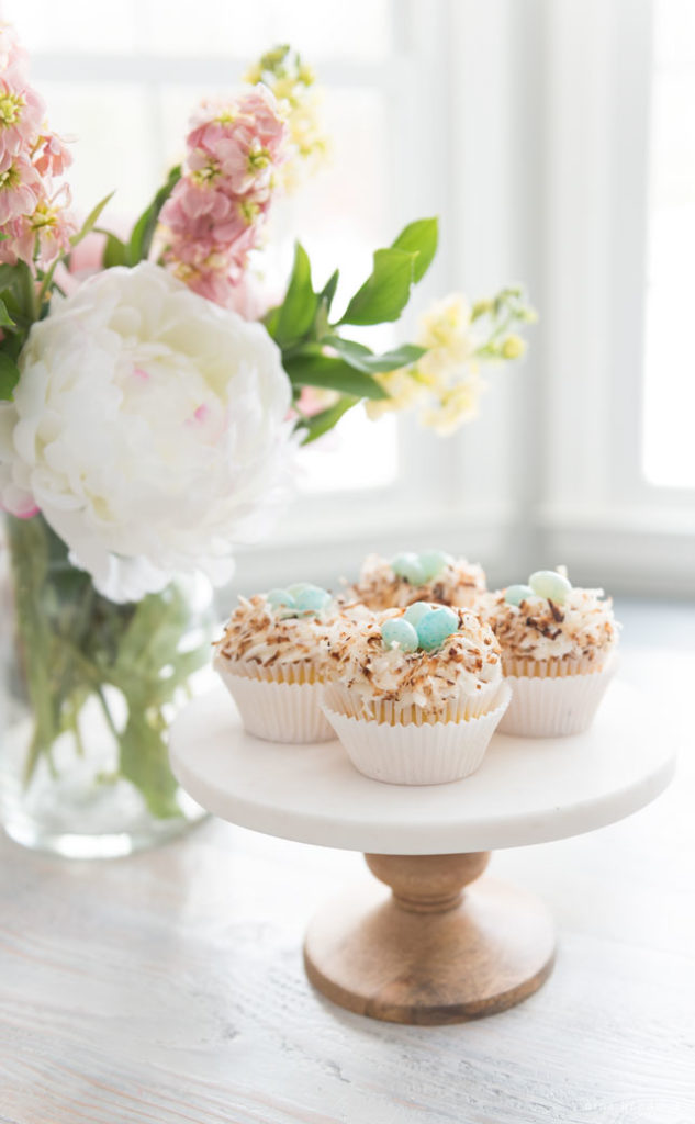 Spring cupcakes and flowers